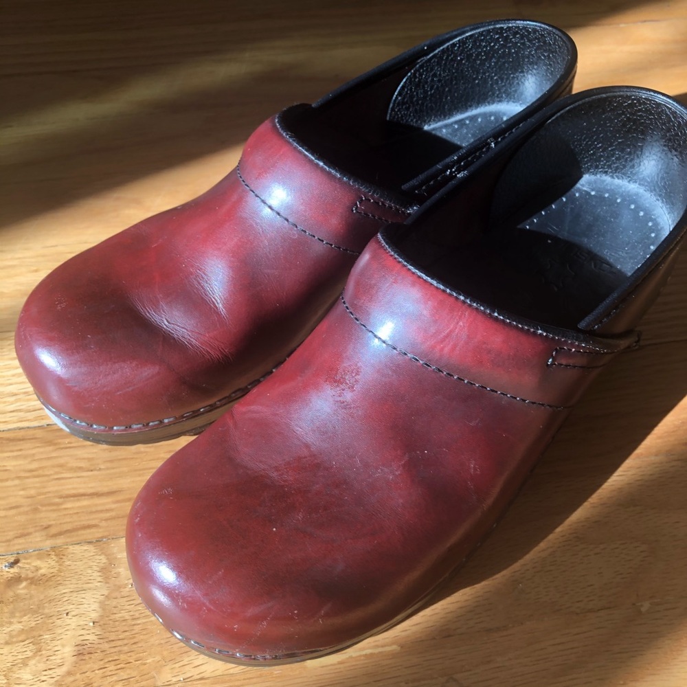 Women’s Dansko Professional Clog 40 narrow, 9.5 US